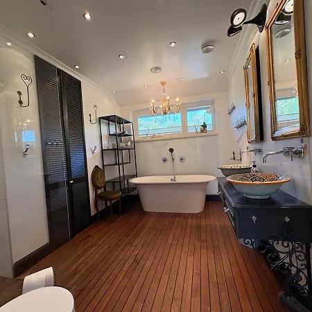 Luxury Close To The Old Town And The